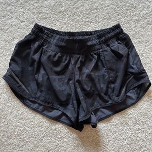 Lululemon Hotty Hot Short Size 6 Heritage Camo 2.5"